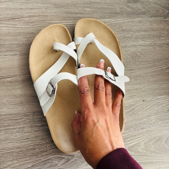 Casual White Slip On Sandals Size 11 - Picture 2 of 5